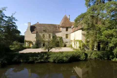 04-cour-moulin la haute cour du château de Lantilly